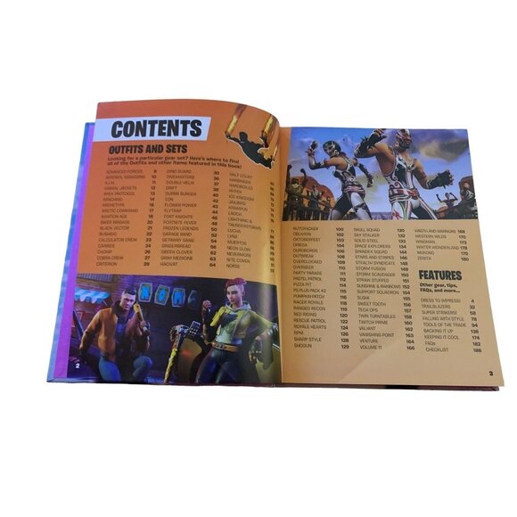 Official Fortnite Bks.: FORTNITE (Official): Outfits : Collectors' Edition - Picture 8 of 8